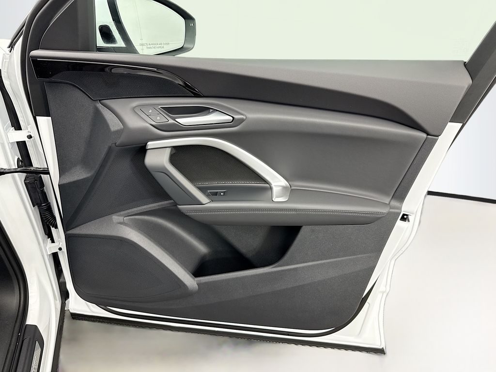 Thumbnail: 2025 Audi Q5 - 25