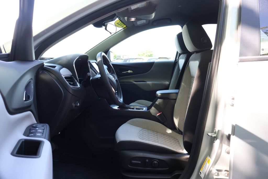 2022 Chevrolet Equinox LS 27