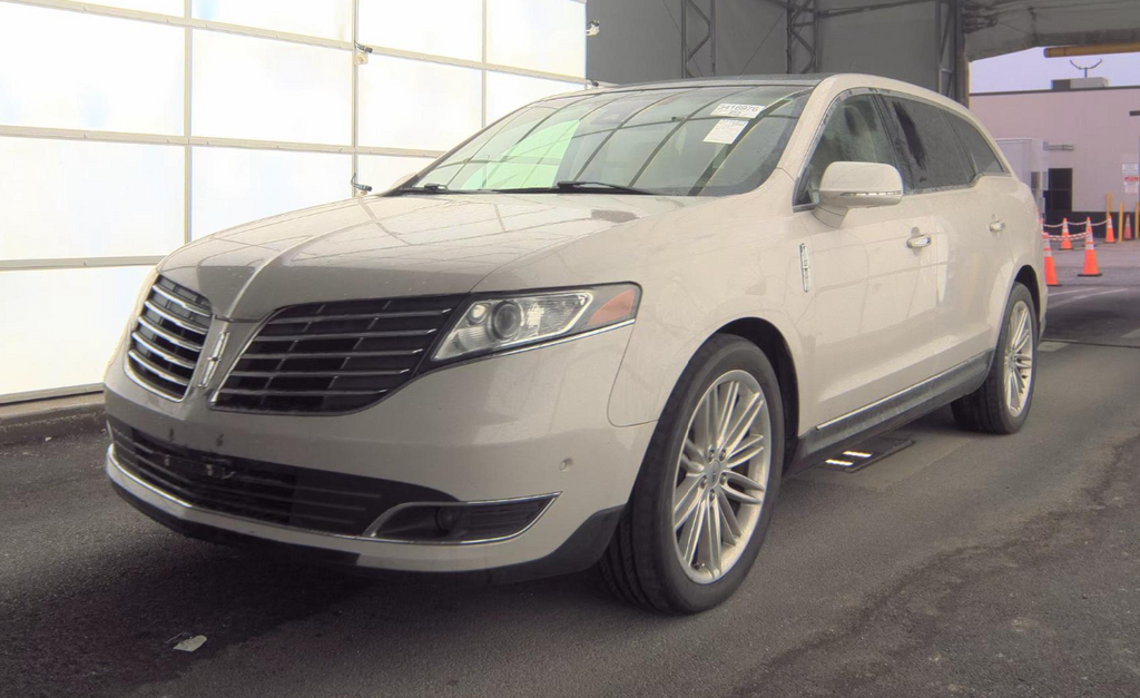 Ceramic Pearl Metallic Tinted Clearcoat 2019 Lincoln MKT SUV / Crossover All-Wheel Drive 6-Speed Automatic