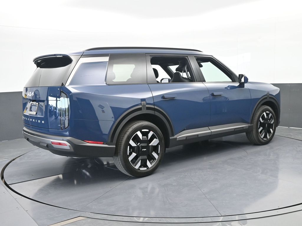 Used 2027 Midnight Lake Blue Kia S image 6