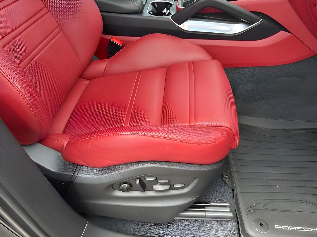 Used Car 2023 Porsche Cayenne E-hybrid  Turbo S For Sale Under $130,000 In Austin, Texas