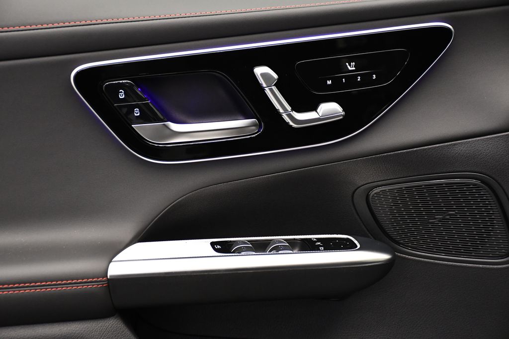 Thumbnail: 2025 Mercedes-Benz GLC - 31