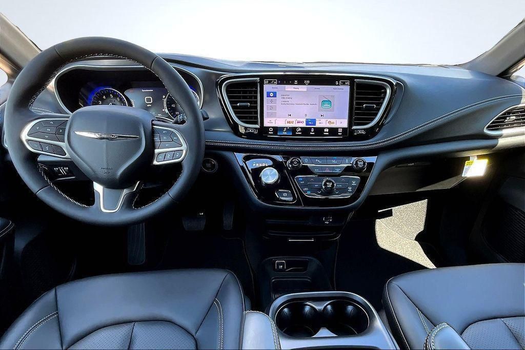 2026 Chrysler Pacifica Select - 4