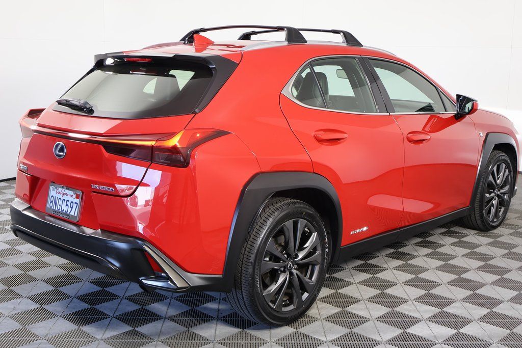 Thumbnail: 2019 Lexus UX - 4