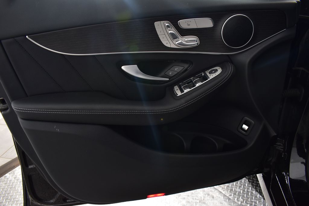 Thumbnail: 2022 Mercedes-Benz GLC - 11
