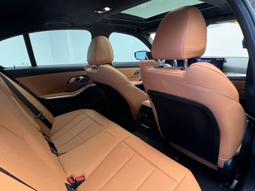 Thumbnail: 2025 BMW 3 Series - 8