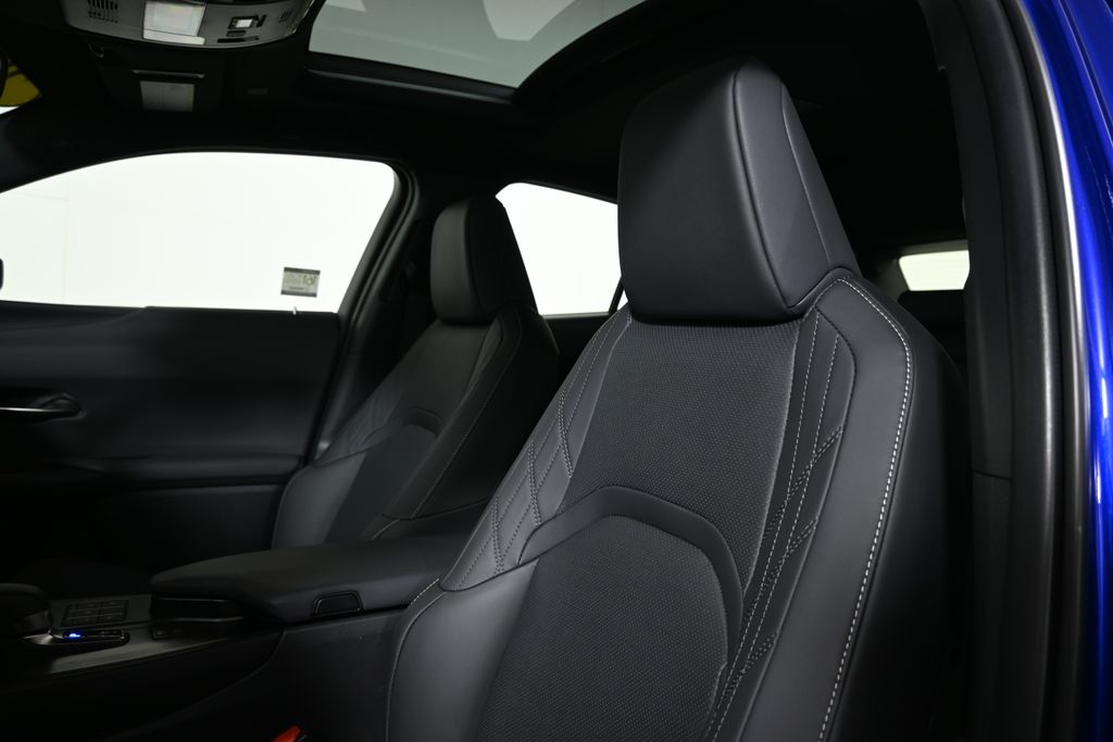 Thumbnail: 2025 Lexus UX - 16