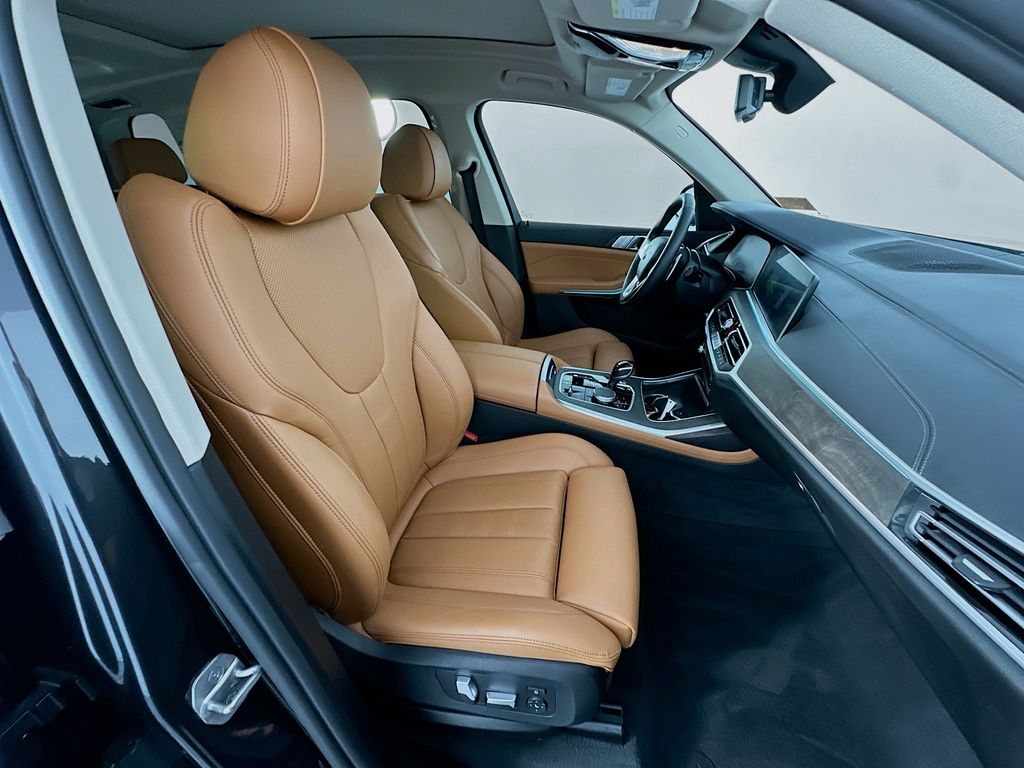 2022 BMW X7 xDrive40i 29