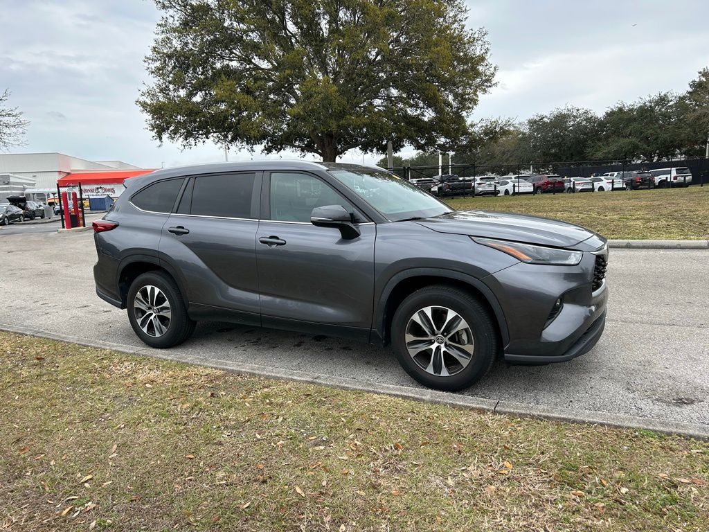 Thumbnail: 2023 Toyota Highlander - 7