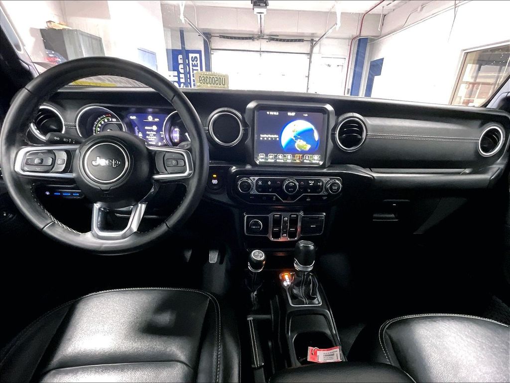 2023 Jeep Wrangler — photo 21