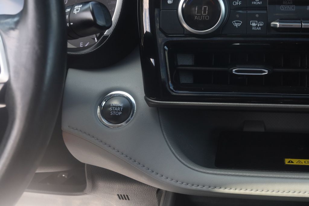 Used 2023 Toyota Highlander SUV