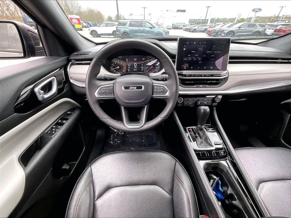 2024 Jeep Compass — photo 16