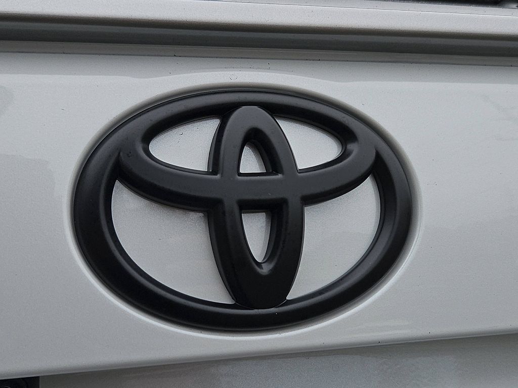 Thumbnail: 2025 Toyota RAV4 - 21