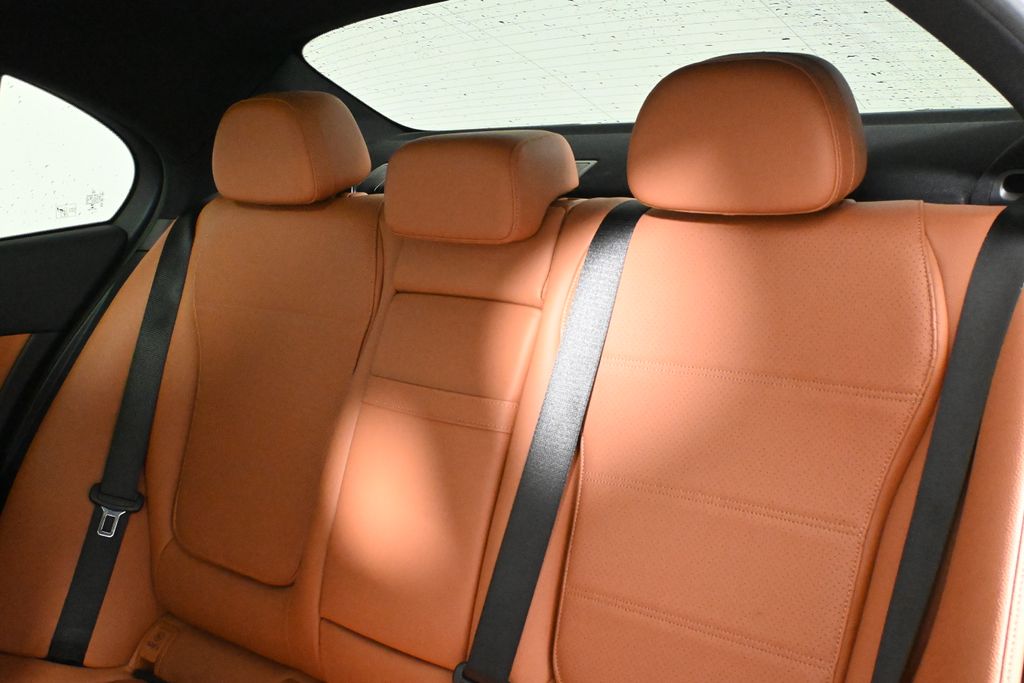 Thumbnail: 2023 Mercedes-Benz C-Class - 4