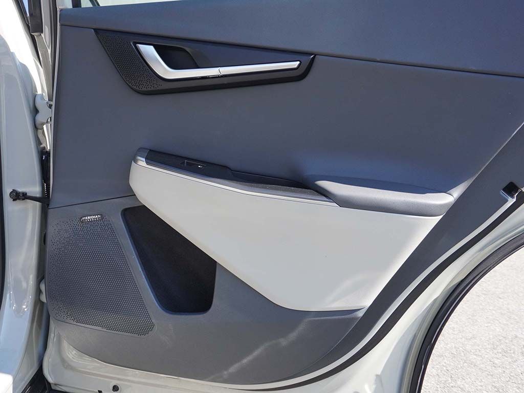 Used 2024 White Kia Wind image 23