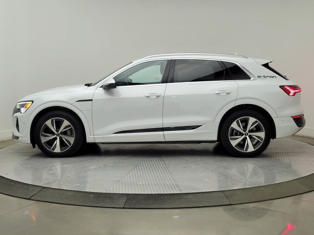 Thumbnail: 2024 Audi Q8 e-tron - 3