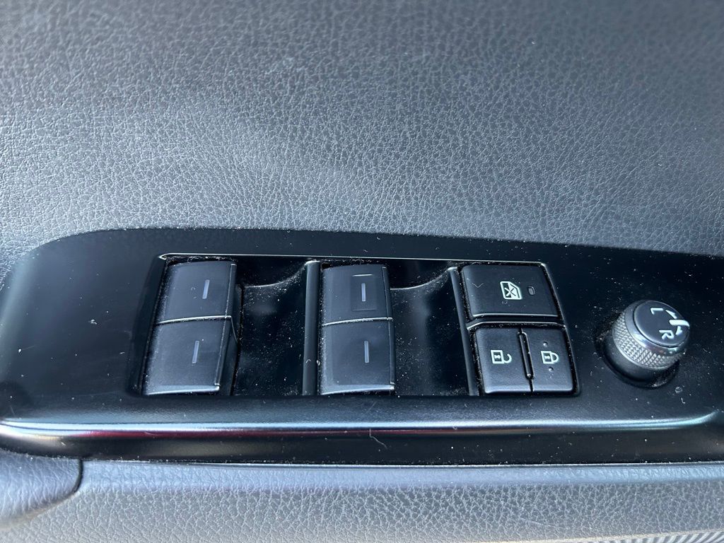 Thumbnail: 2025 Toyota Camry - 16