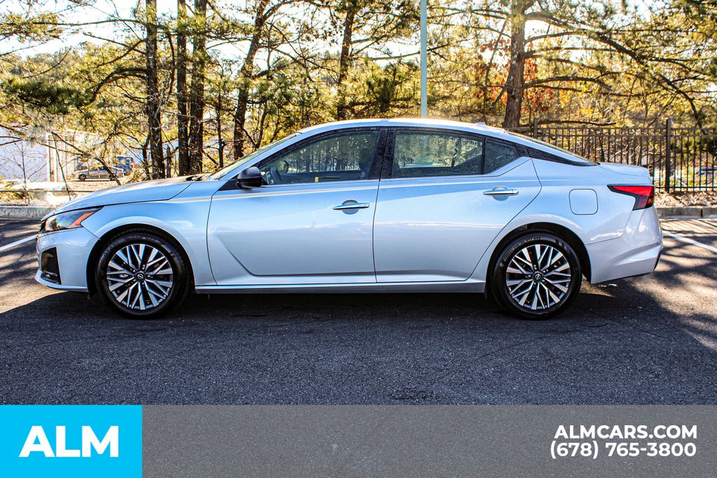 Used 2024 Silver Nissan 2.5 SV image 7