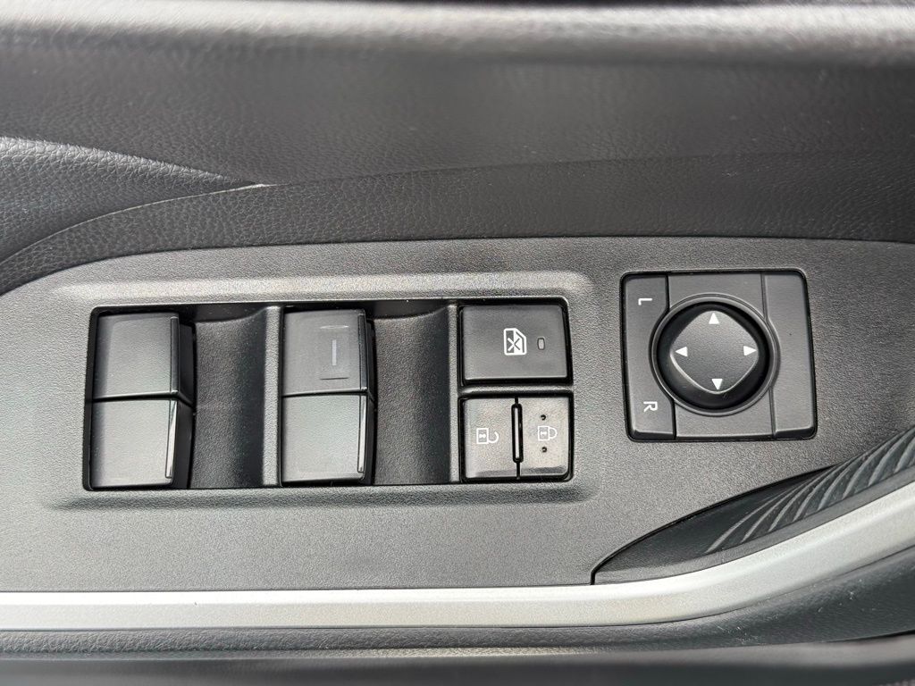 Thumbnail: 2021 Toyota RAV4 - 16