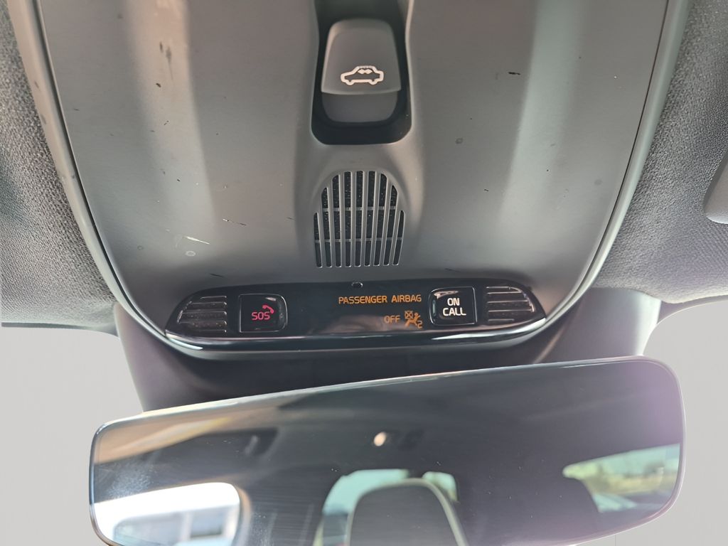 Used Car 2022 Volvo Xc40  R-design For Sale Under $20,000 In Austin, Texas