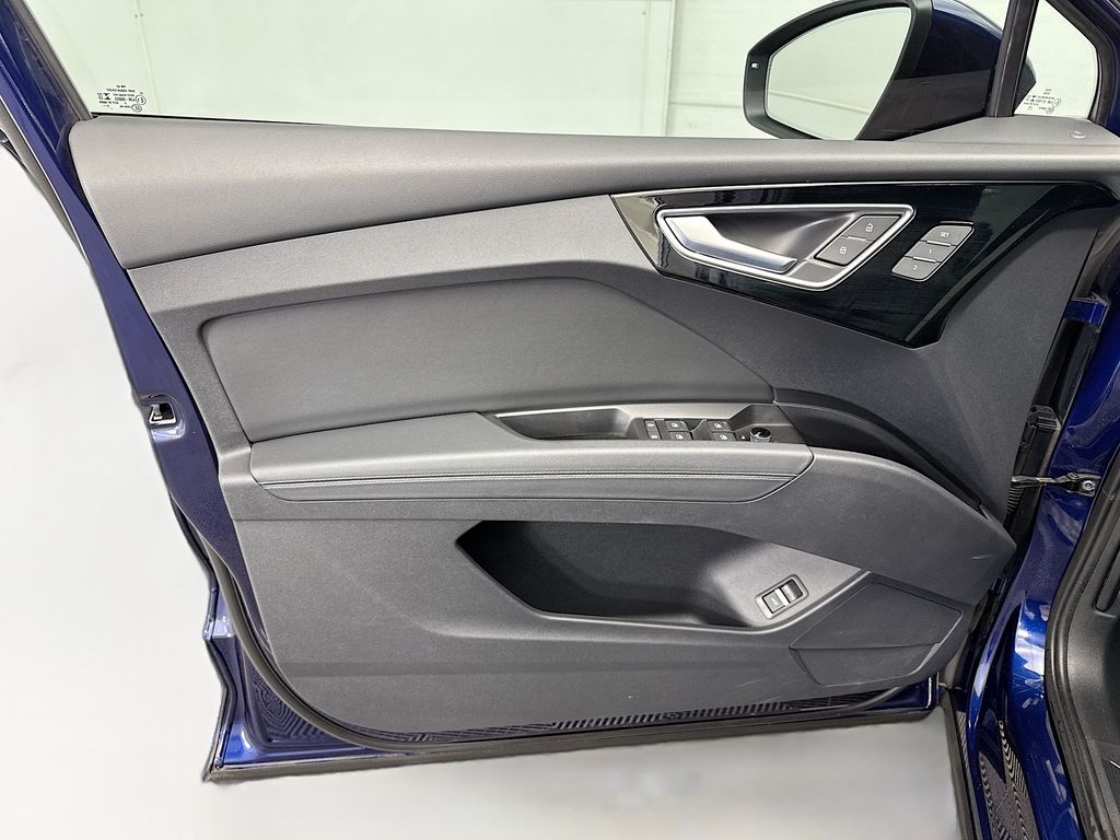 Thumbnail: 2023 Audi Q4 e-tron - 23