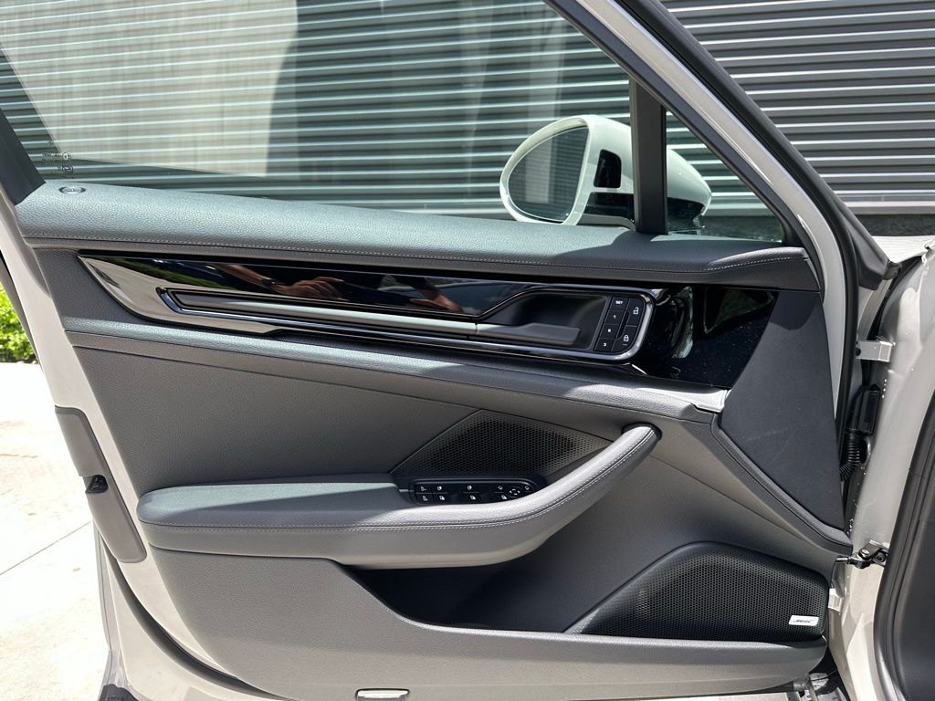 Thumbnail: 2025 Porsche Panamera - 14