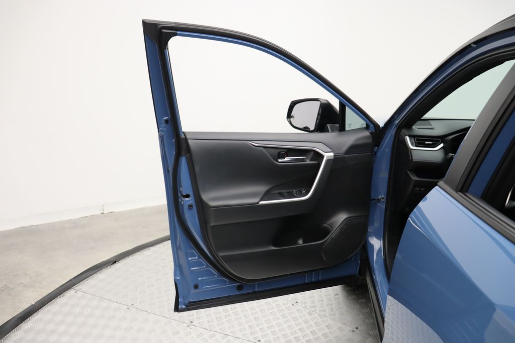 Thumbnail: 2023 Toyota RAV4 - 16