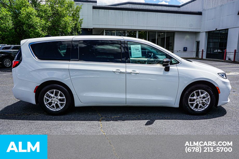 2024 Chrysler Pacifica Touring L photo 6