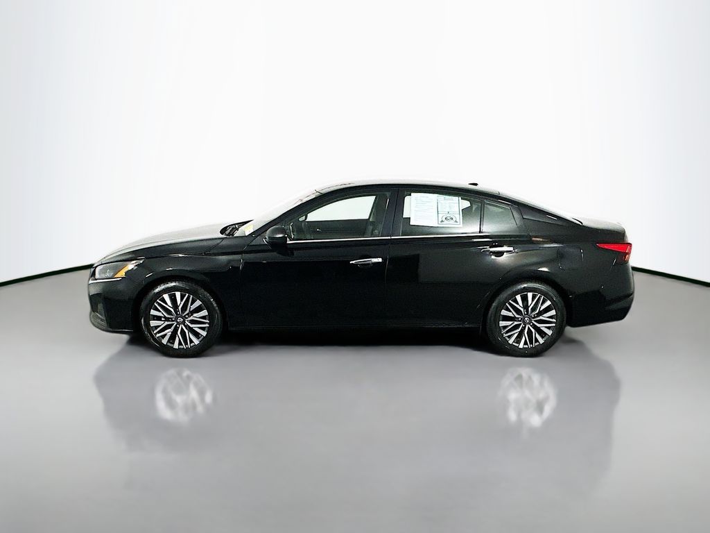 Used 2024 Black Nissan 2.5 SV image 4