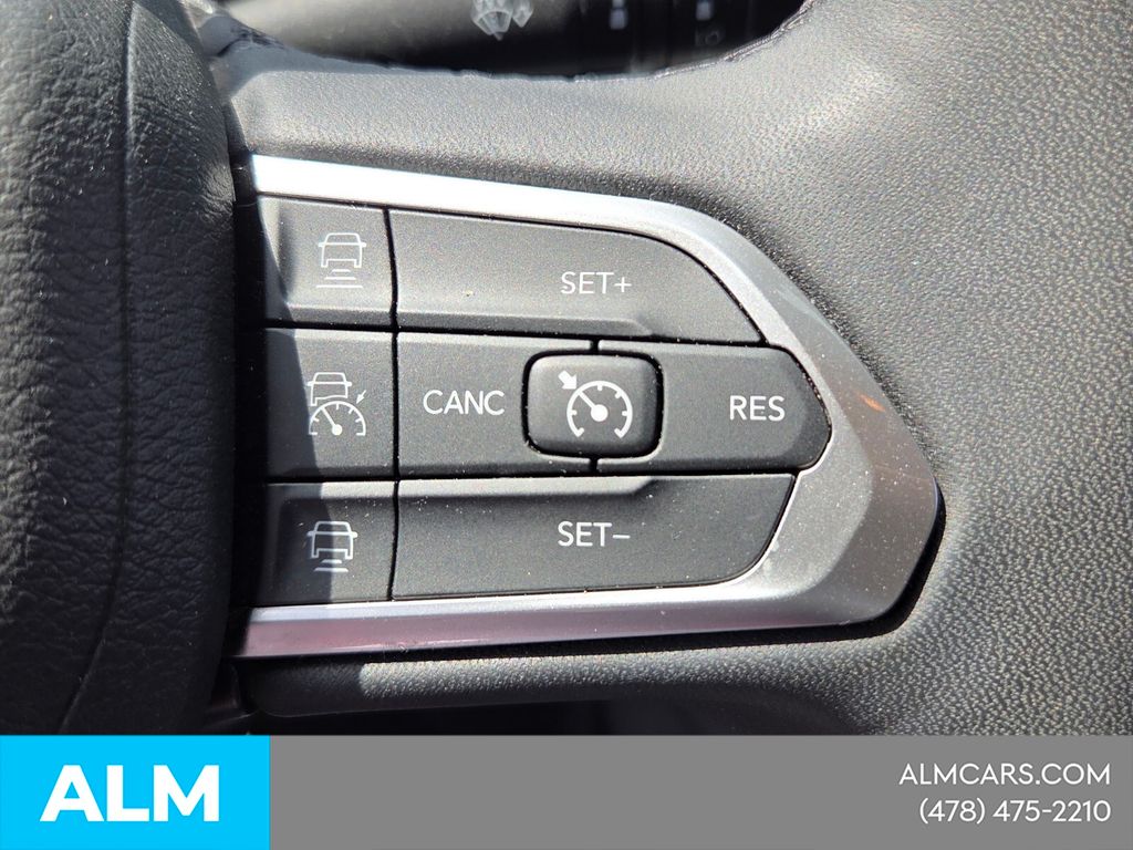 Used 2025 White Jeep Limited image 24