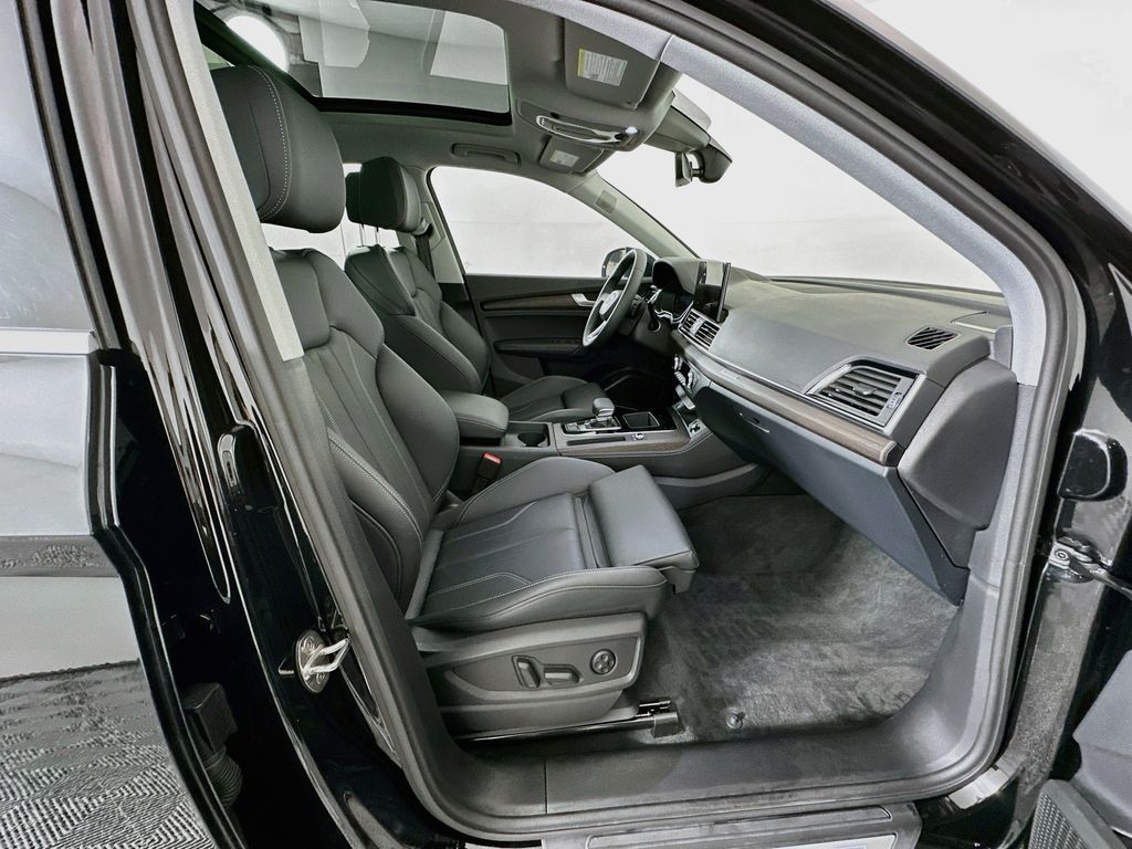 Thumbnail: 2024 Audi Q5 - 28