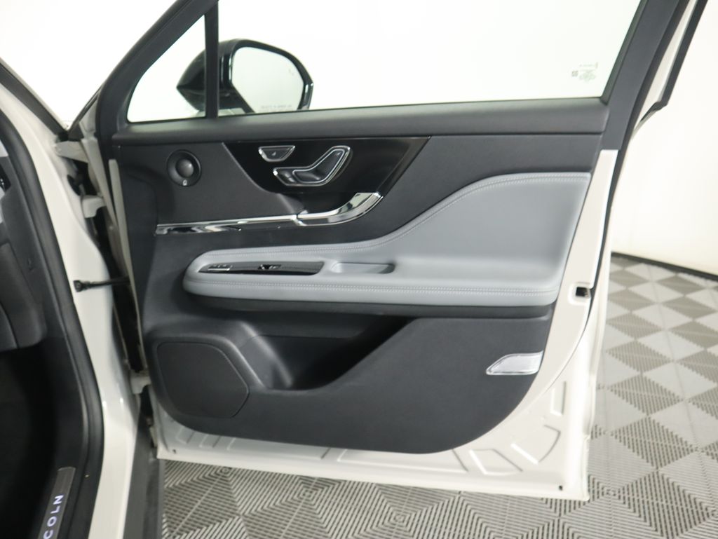 Thumbnail: 2022 Lincoln Corsair - 25