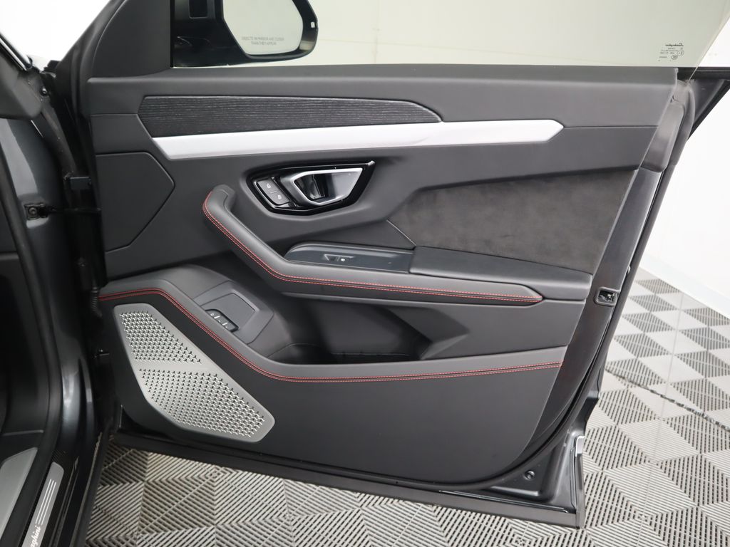 2019 Lamborghini Urus S 26