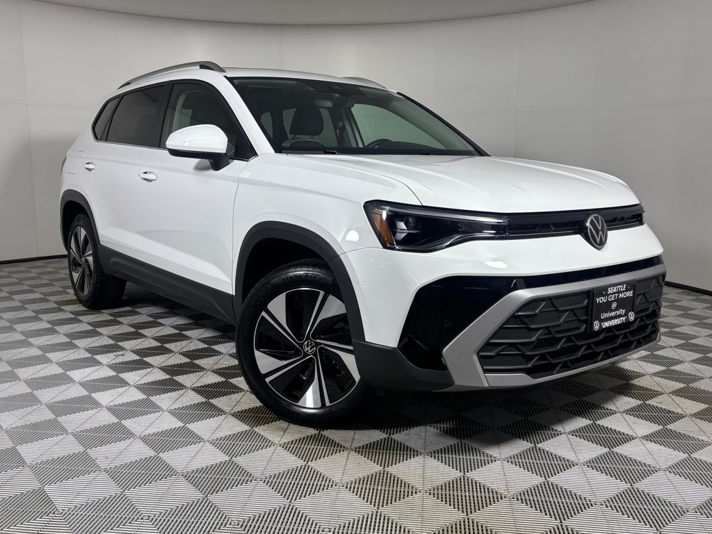 Pure White 2025 Volkswagen Taos SE 4Motion SUV / Crossover All-Wheel Drive 8-Speed Automatic