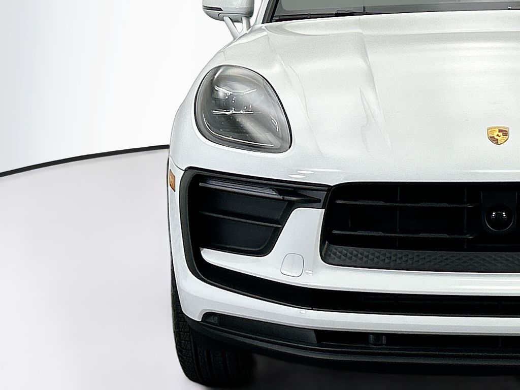 Thumbnail: 2026 Porsche Macan - 12