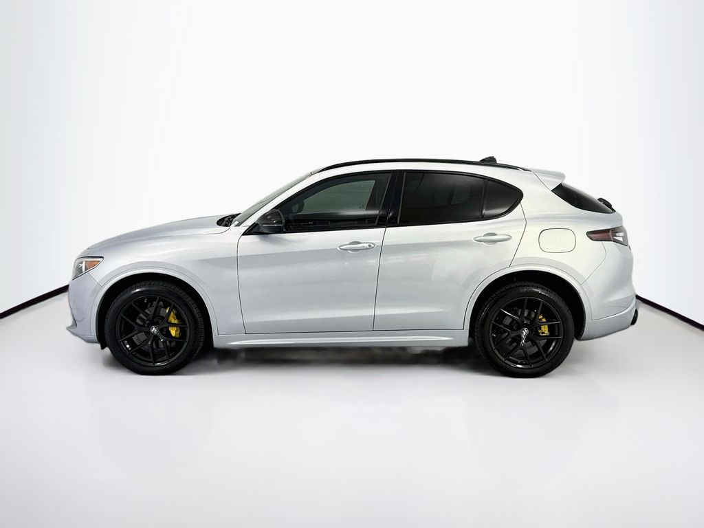 Thumbnail: 2021 Alfa Romeo Stelvio - 8