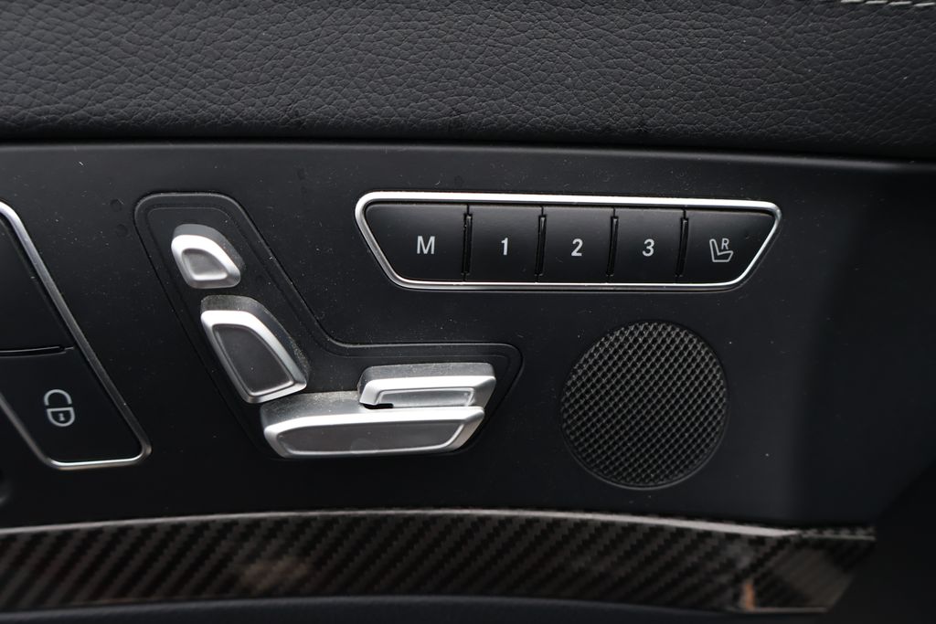 Thumbnail: 2013 Mercedes-Benz SL-Class - 17