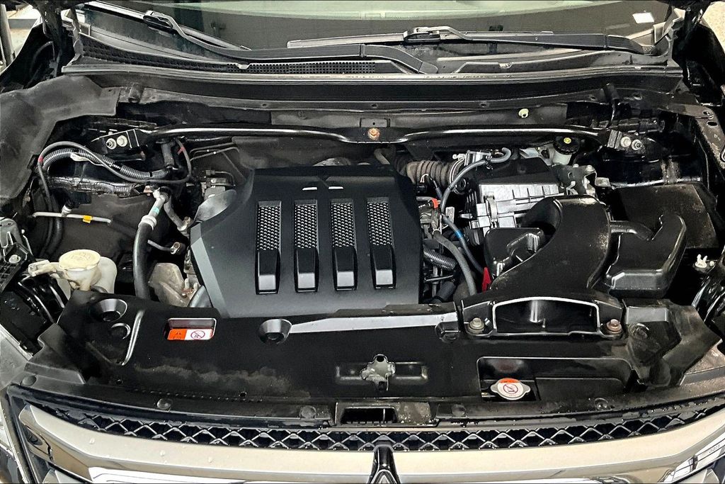 Used 2020 Black Mitsubishi SE image 11