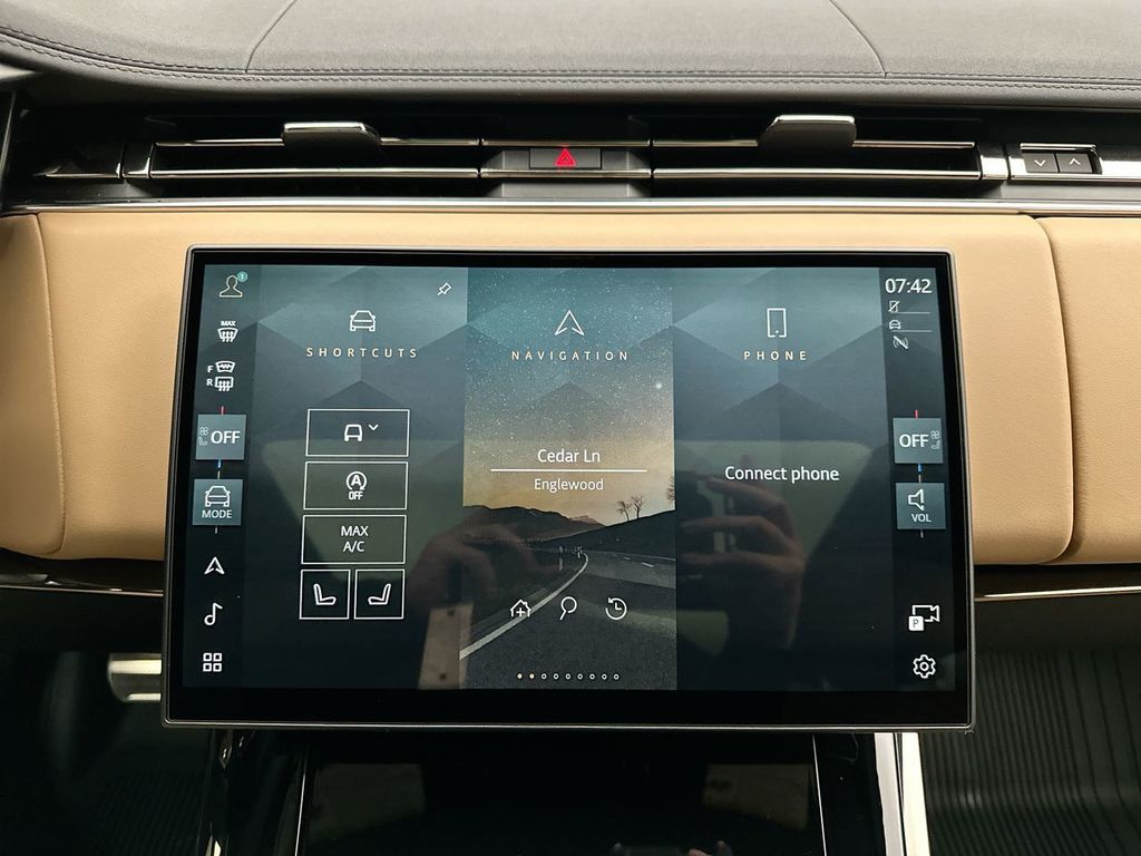 Thumbnail: 2026 Land Rover Range Rover Sport - 21