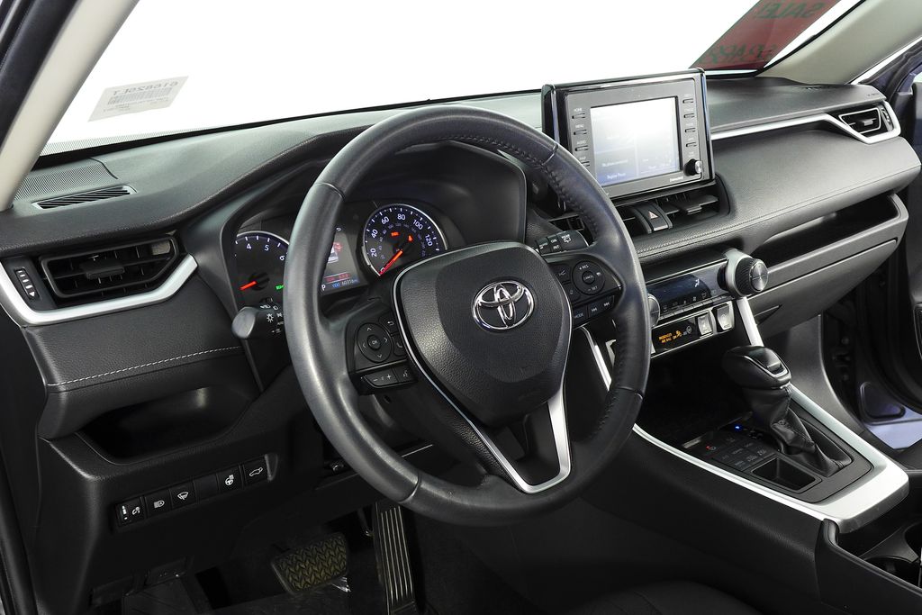 Thumbnail: 2020 Toyota RAV4 - 31