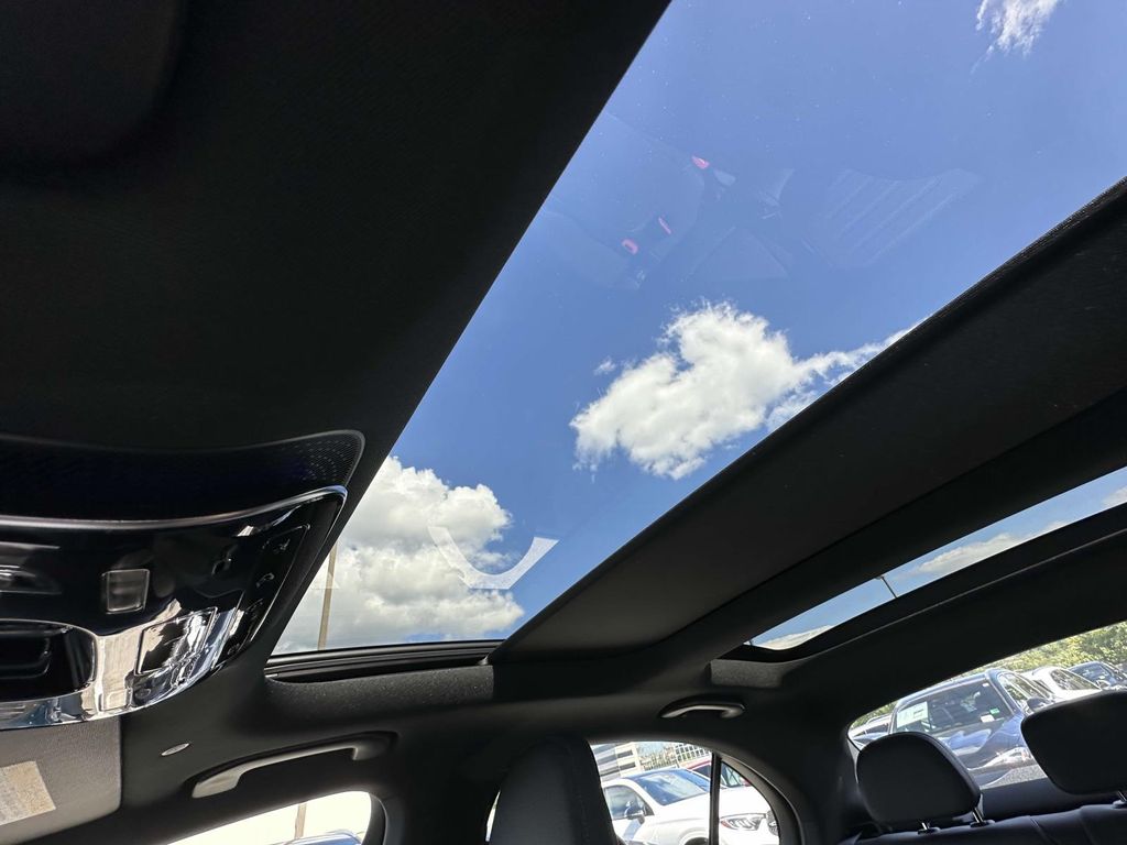 Thumbnail: 2025 Mercedes-Benz C-Class - 11