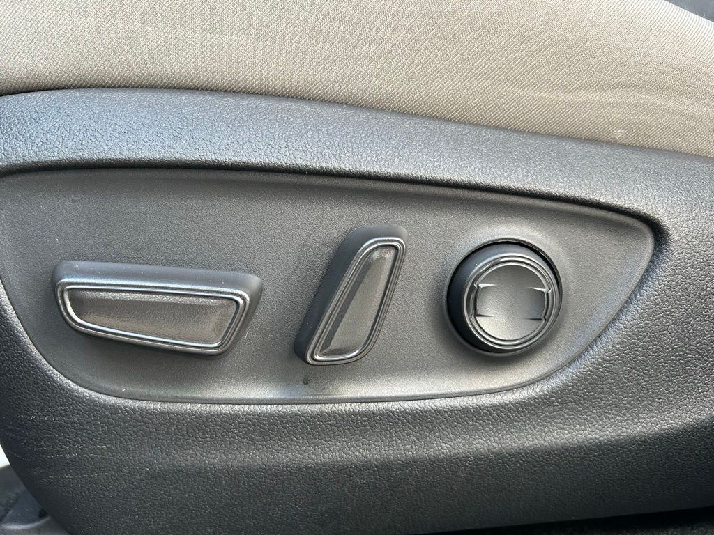 Thumbnail: 2023 Toyota RAV4 - 16