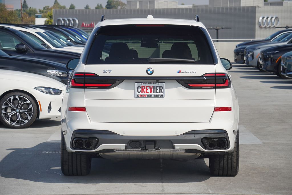 2025 BMW X7 M60i 6