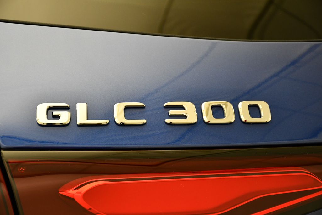 2025 Mercedes-Benz GLC 300 9