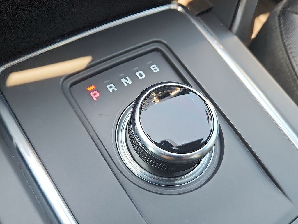 Thumbnail: 2019 Land Rover Discovery Sport - 15