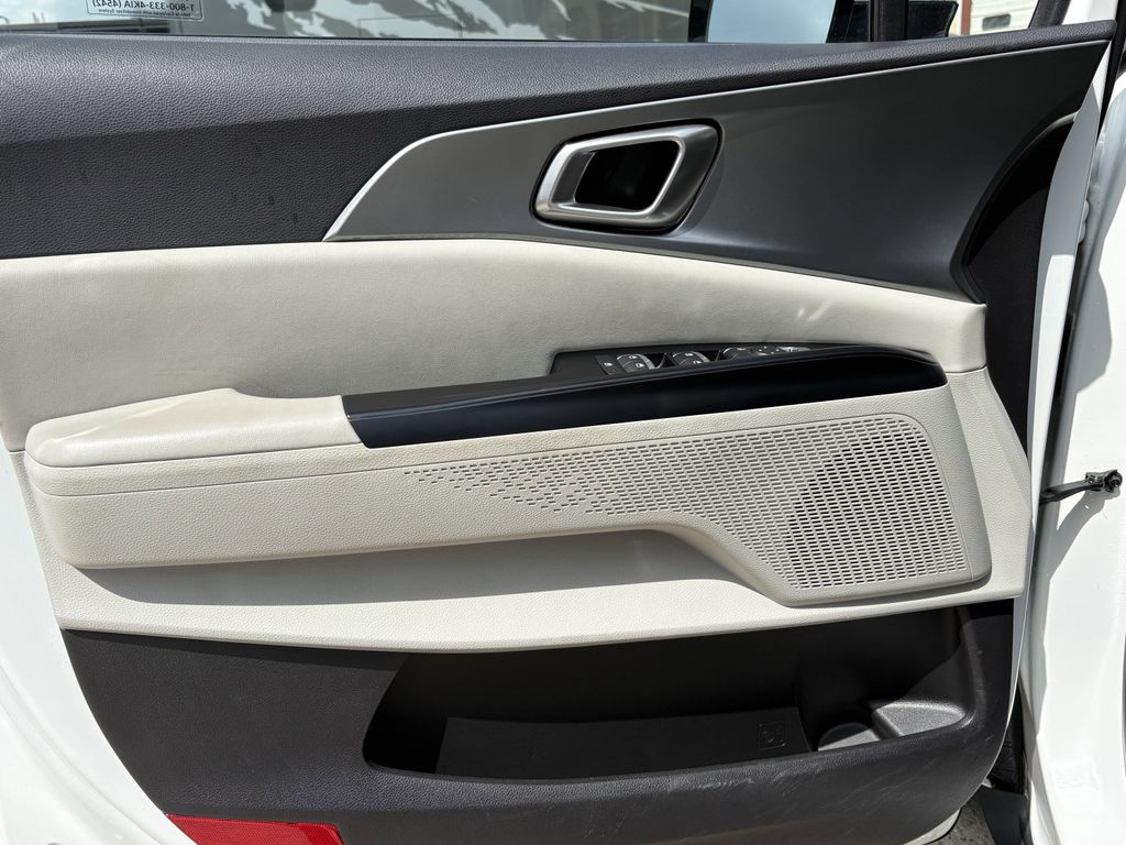 Used 2024 Snow White Pearl Kia LX image 10