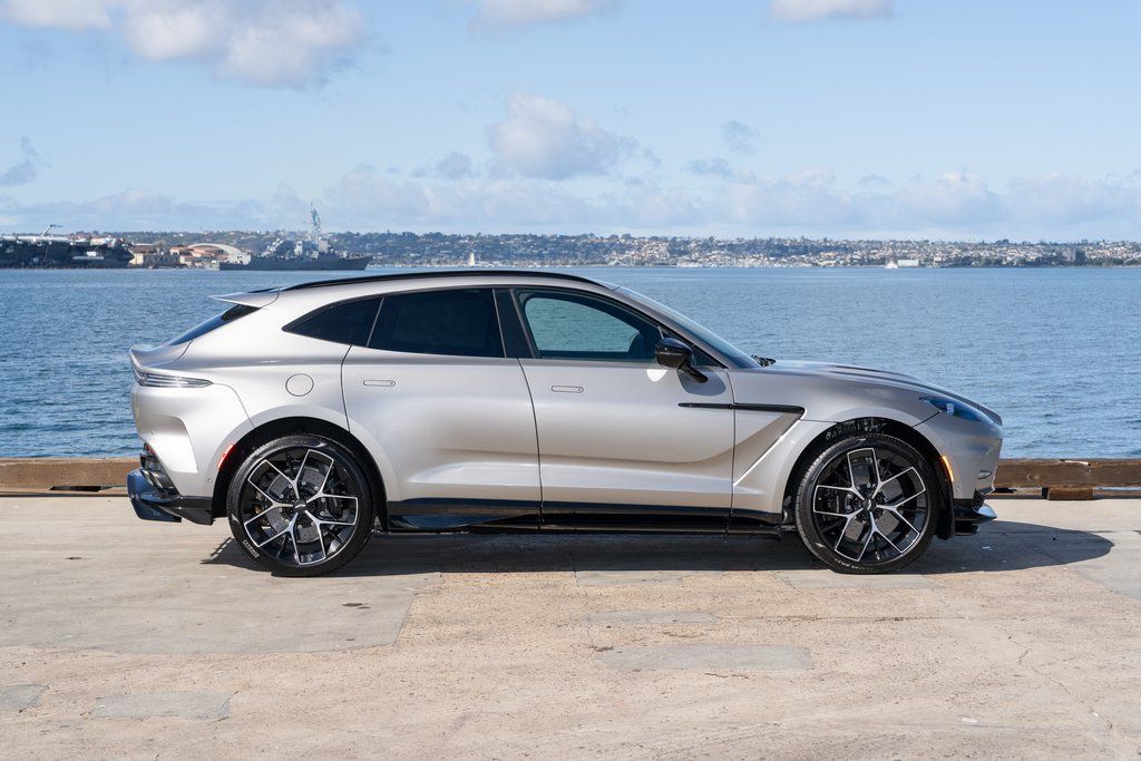 Aston Martin 2026 DBX 707