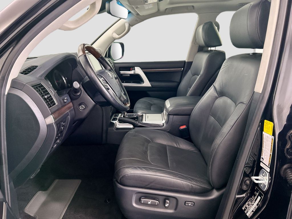 Thumbnail: 2019 Toyota Land Cruiser - 18