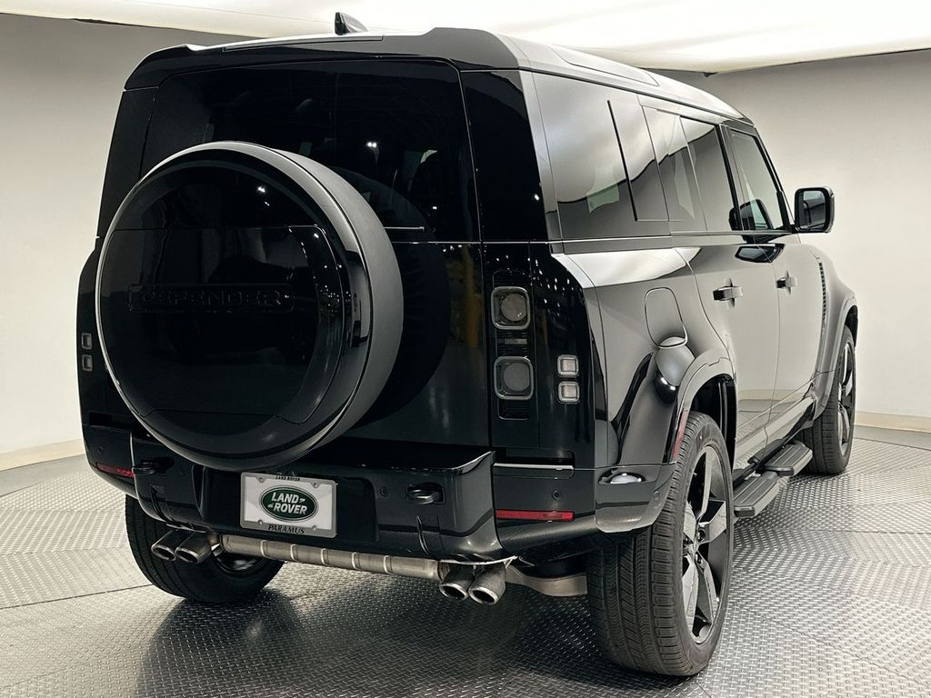 2025 Land Rover Defender 110 3