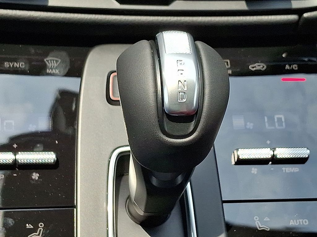 Thumbnail: 2025 Porsche Macan - 18